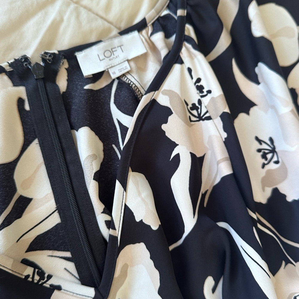 LOFT Black and Cream Floral Maxi Dress - Picture 3 of 3